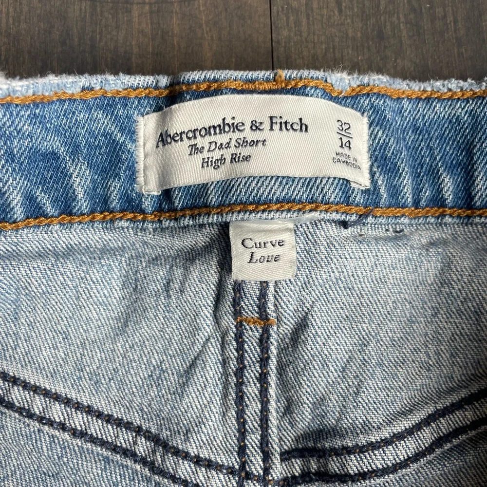 Abercrombie & Fitch The Dad Short High Rise Denim Blue Women's Shorts Size 32 - Picture 3 of 6